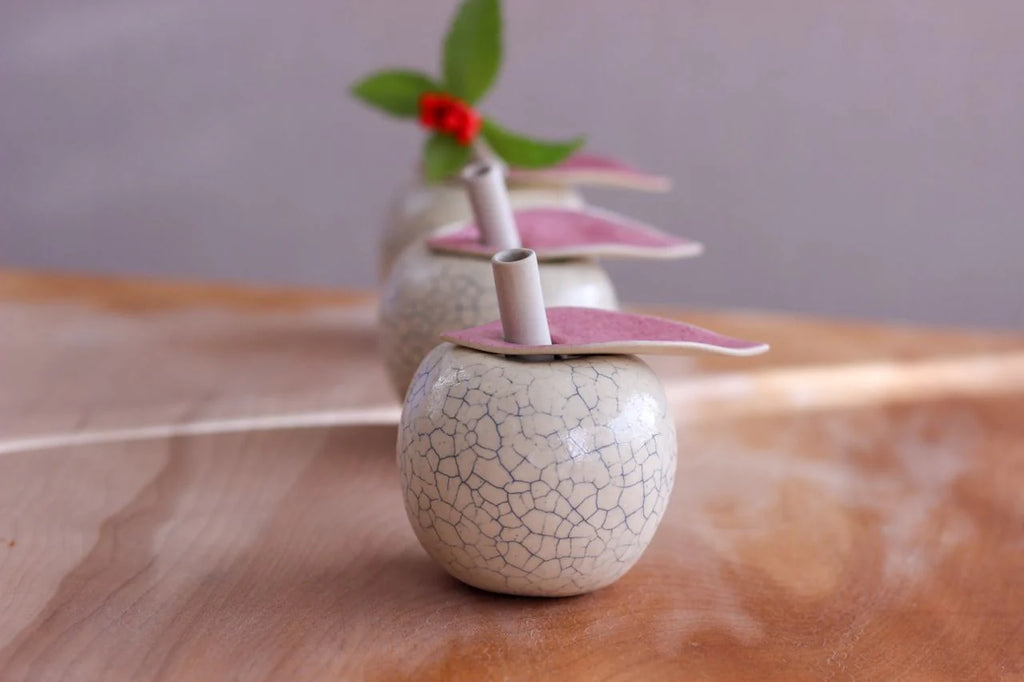 Yumidoai Apple Vase - Japanese Handcrafted Ceramic