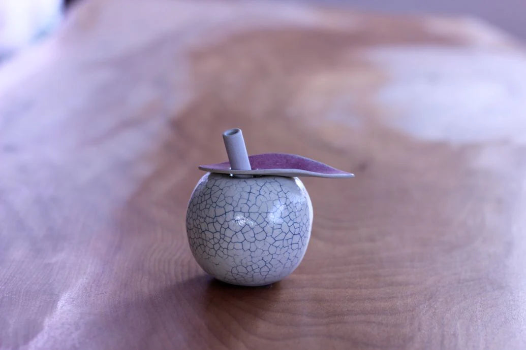 Yumidoai Apple Vase - Japanese Handcrafted Ceramic
