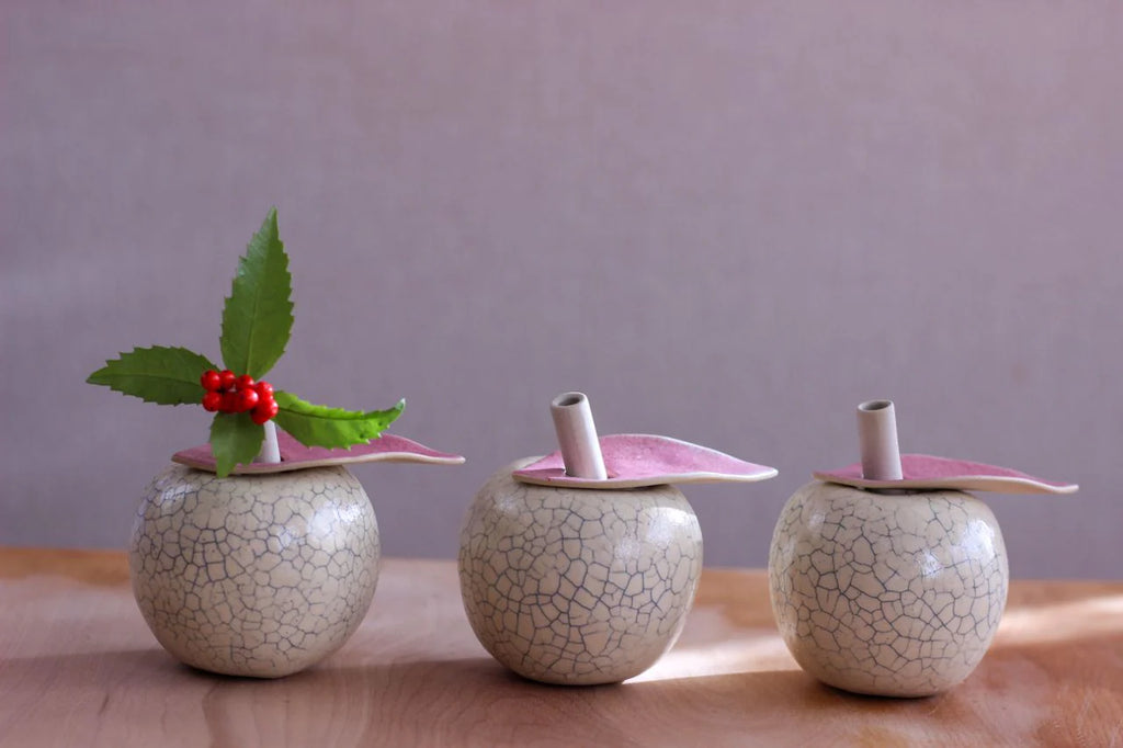 Yumidoai Apple Vase - Japanese Handcrafted Ceramic